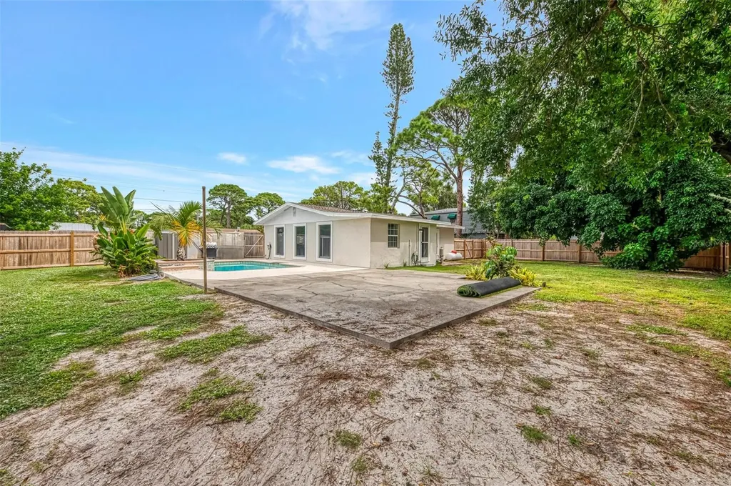 2136 Brueckner Drive Sarasota FL 34231