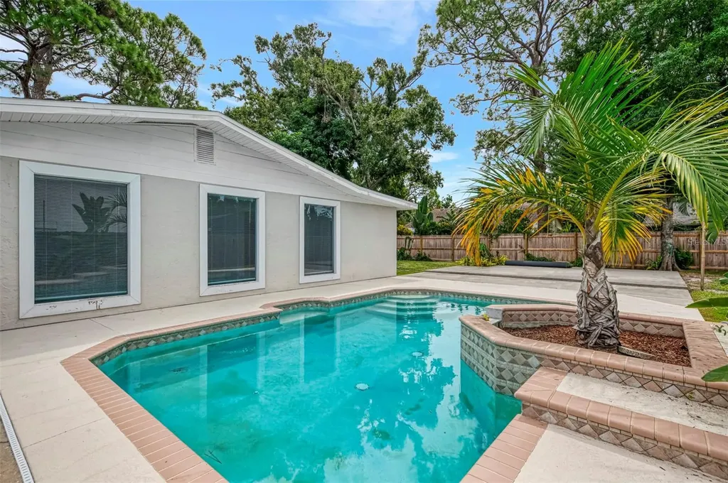 2136 Brueckner Drive Sarasota FL 34231