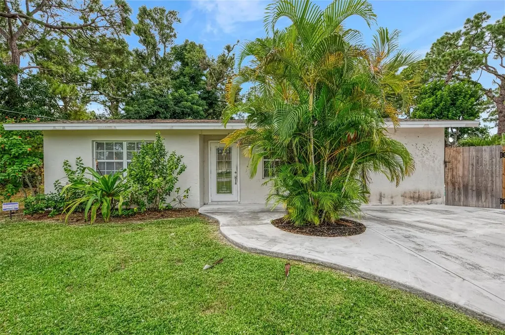 2136 Brueckner Drive Sarasota FL 34231