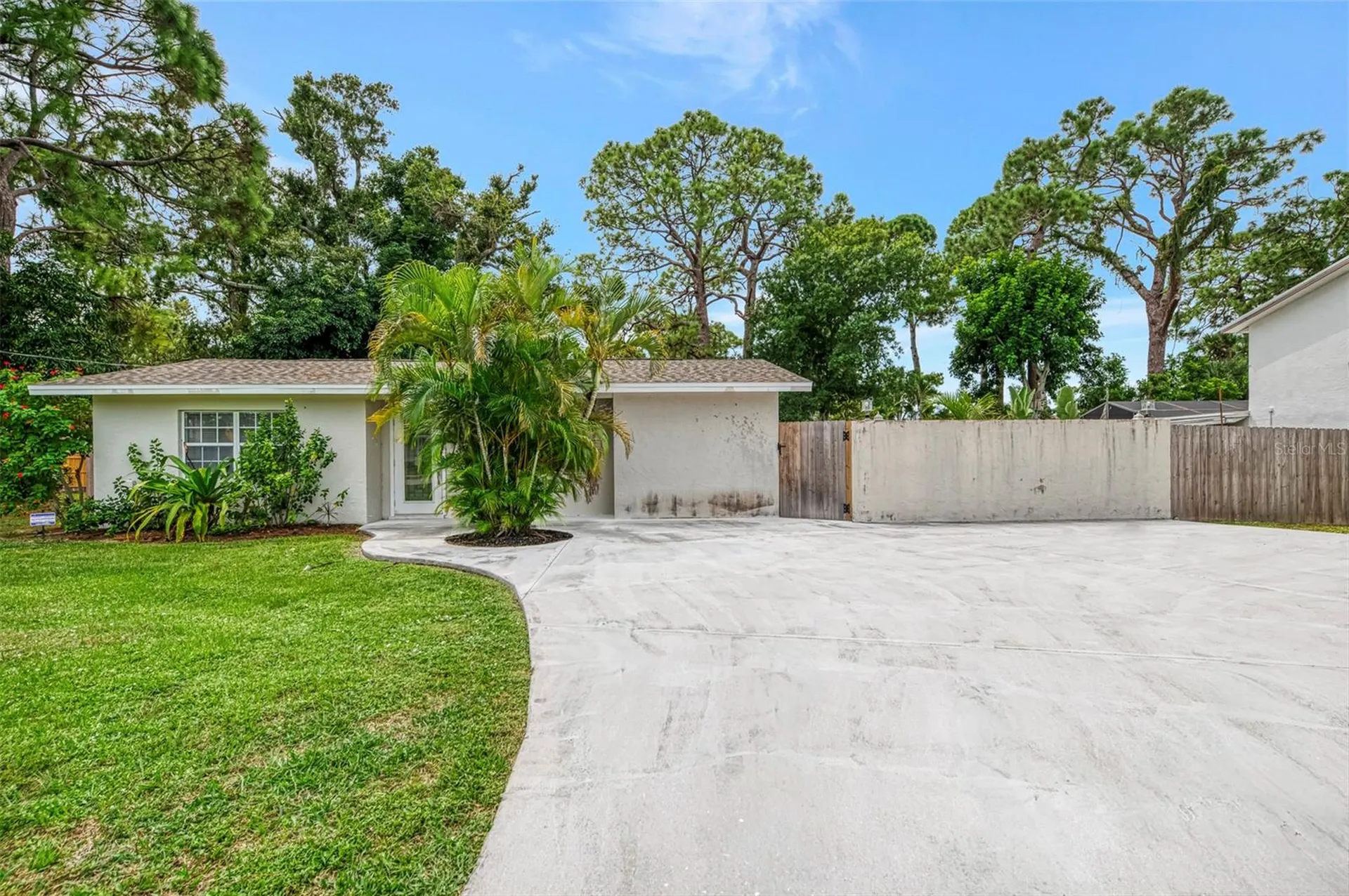 2136 Brueckner Drive Sarasota FL 34231
