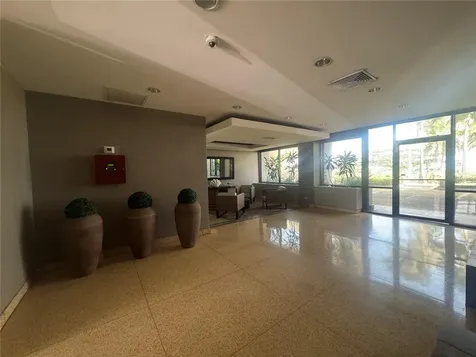 4745 Avenue Isla Verde Carolina PR 00979