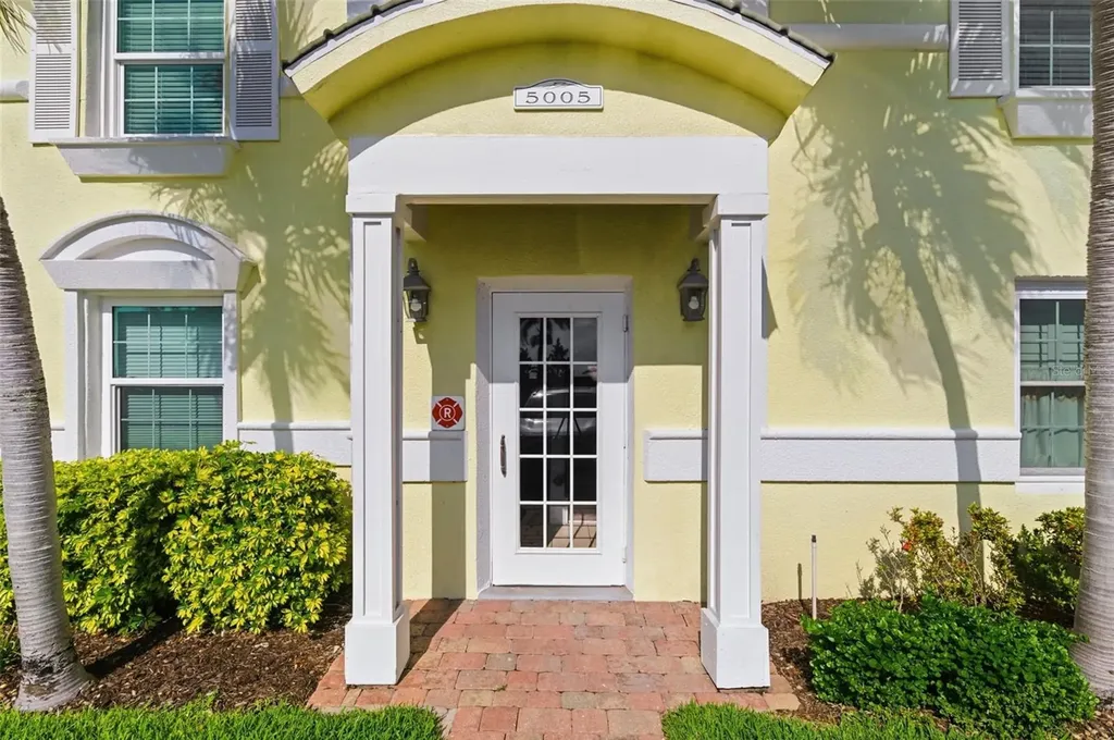 5005 Coquina Key Drive SE St Petersburg FL 33705