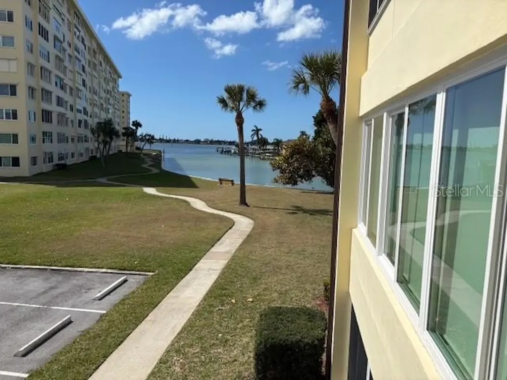 4700 Cove Circle St Petersburg FL 33708