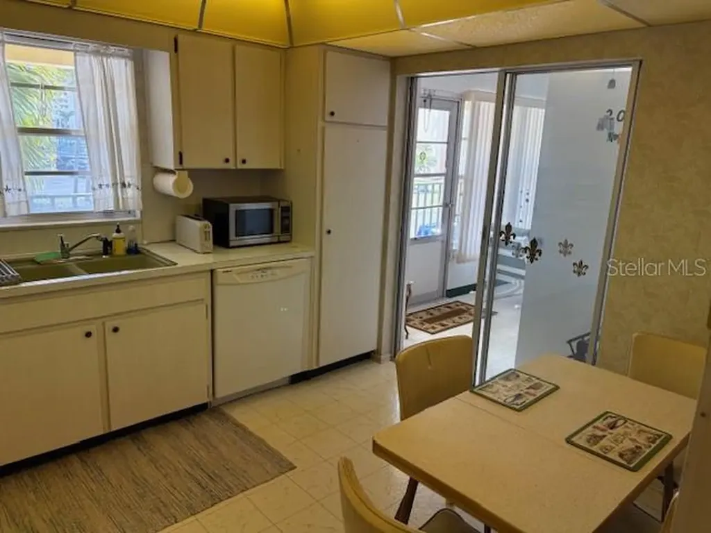 4700 Cove Circle St Petersburg FL 33708