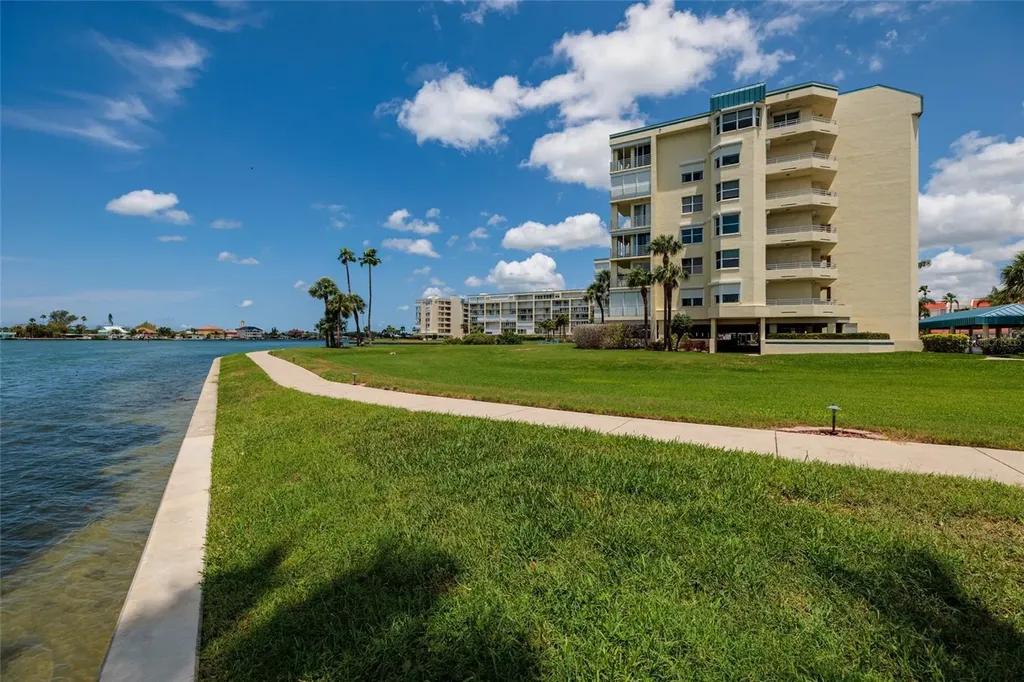 7862 Sailboat Key Boulevard S South Pasadena FL 33707