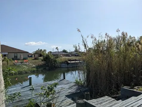 546 SE 4th Street Cape Coral FL 33990