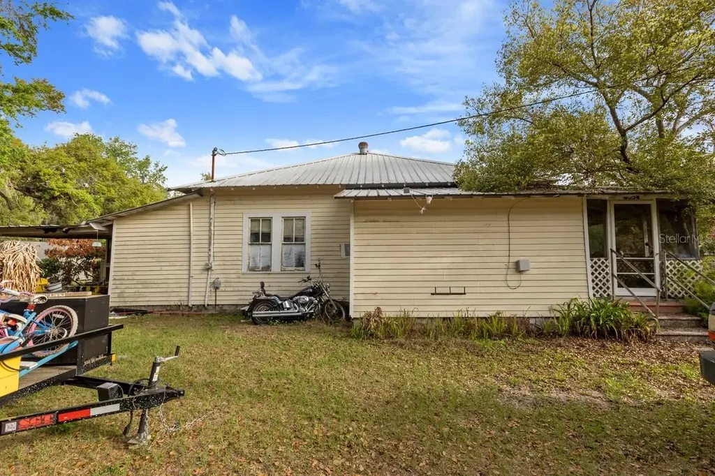 6954 1st Street Mulberry FL 33860