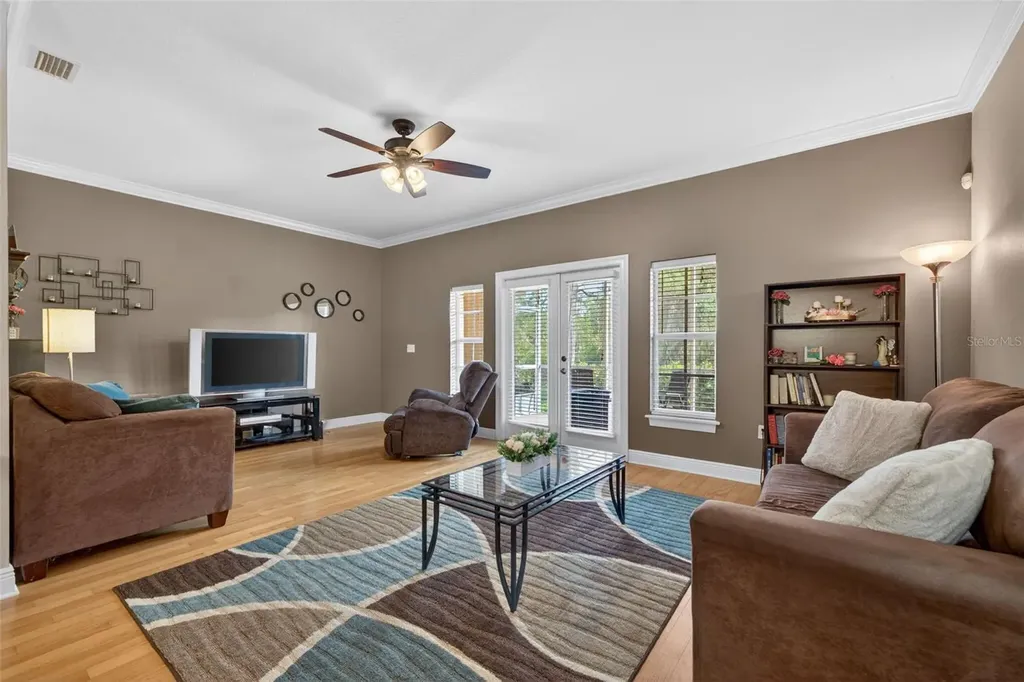 184 Valencia Circle St Petersburg FL 33716