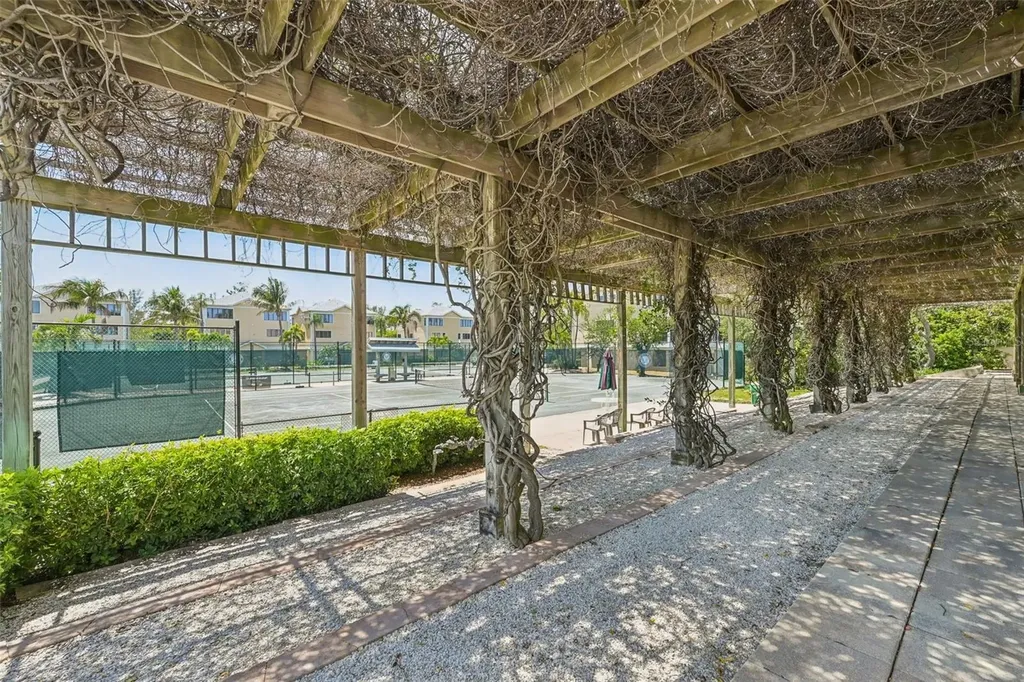 660 Cedars Court Longboat Key FL 34228