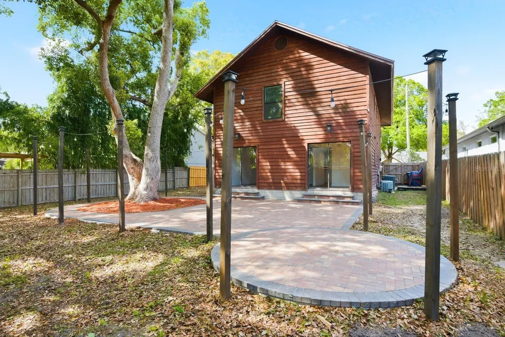 2204 Howard Lane Tampa FL 33612