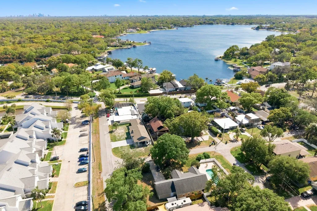 2204 Howard Lane Tampa FL 33612
