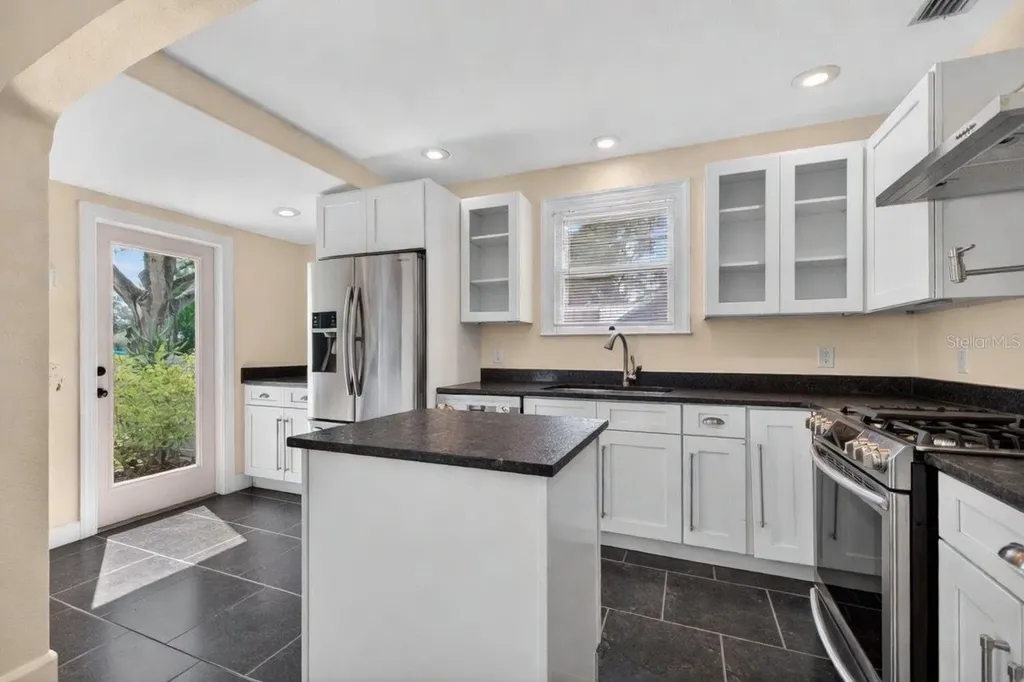 2270 7th Avenue N St Petersburg FL 33713