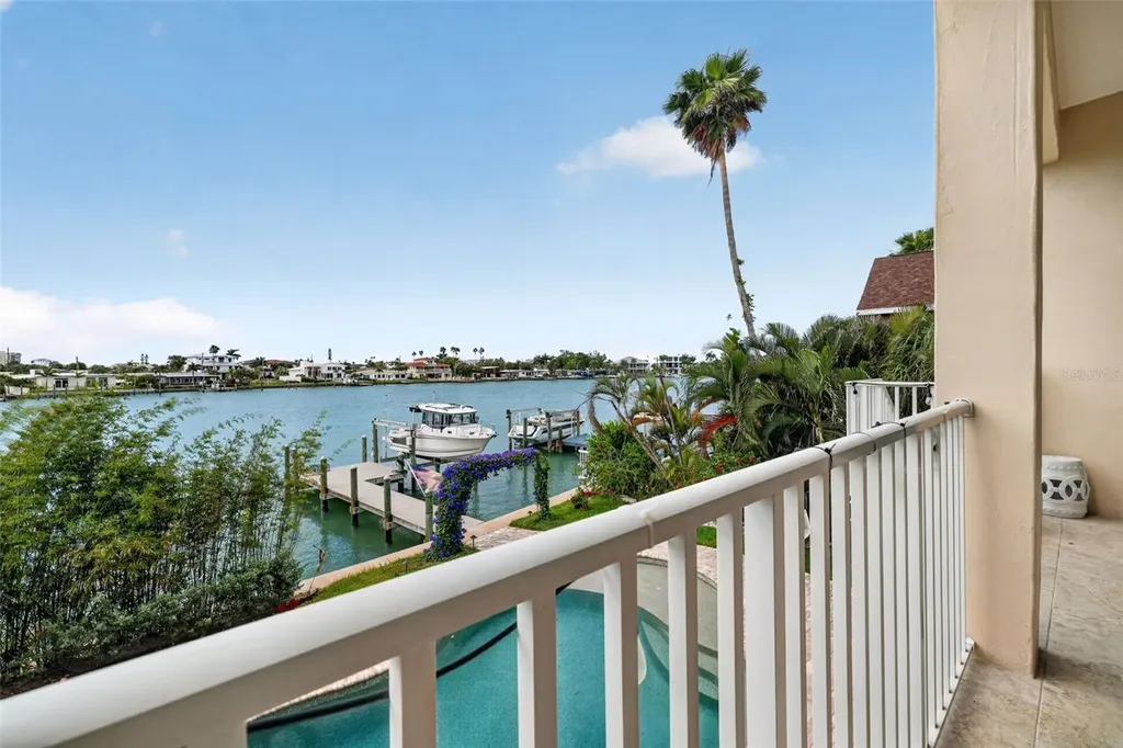 13 Treasure Lane Treasure Island FL 33706
