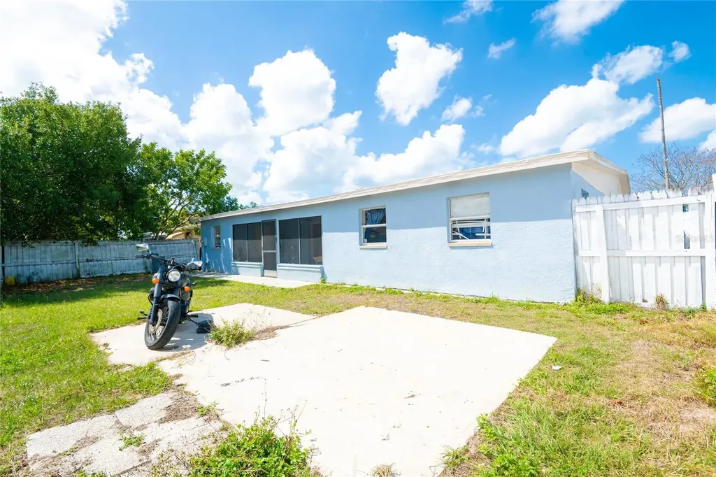 1050 Deal Lane Holiday FL 34691