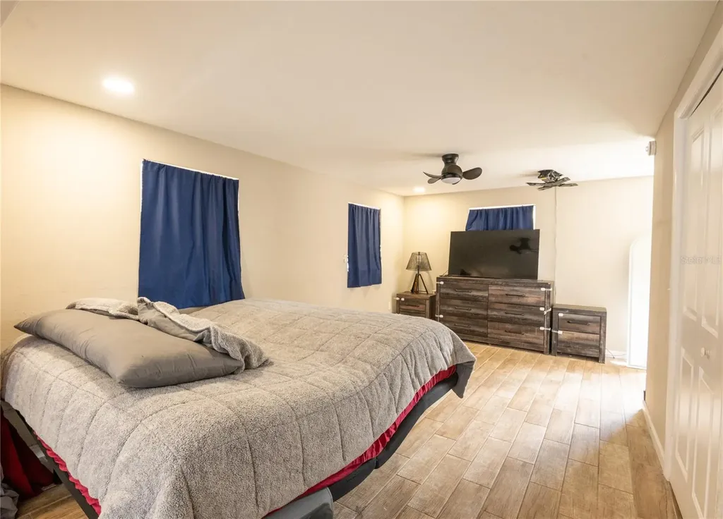1050 Deal Lane Holiday FL 34691