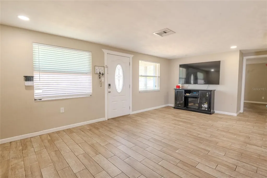 1050 Deal Lane Holiday FL 34691