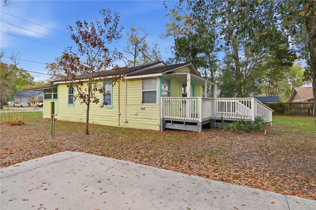 1120 E Minnesota Avenue Deland FL 32724