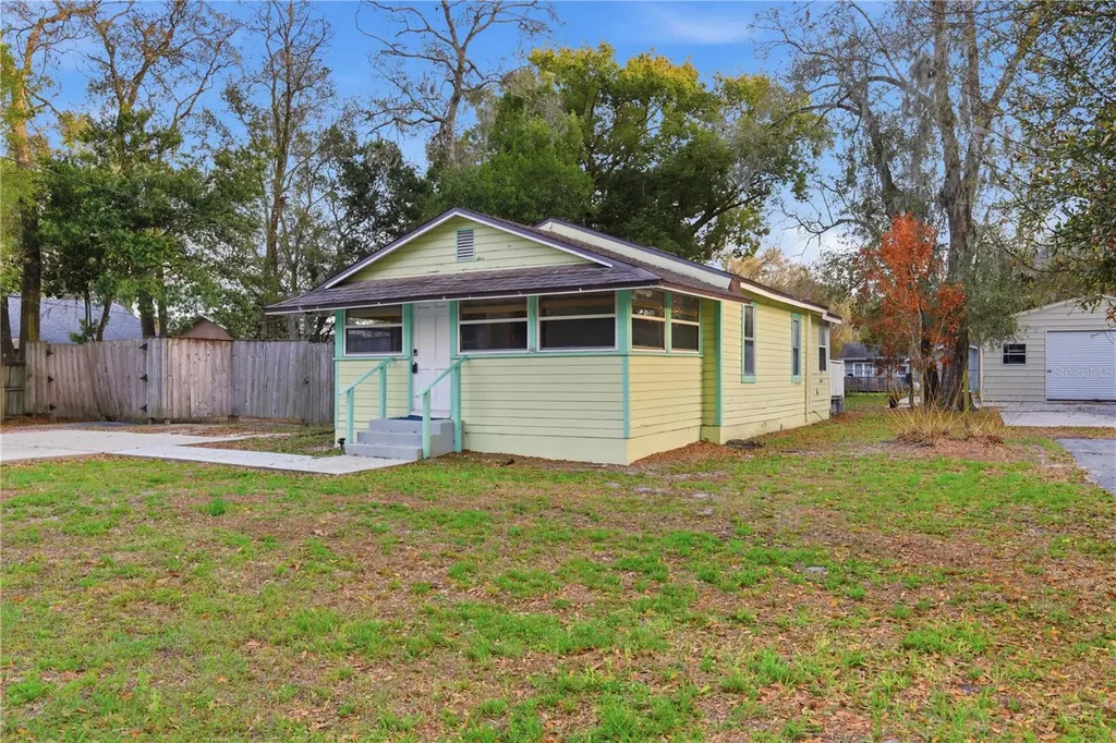 1120 E Minnesota Avenue Deland FL 32724