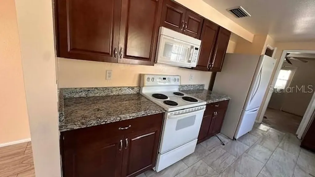 6204 38th Avenue W Bradenton FL 34209