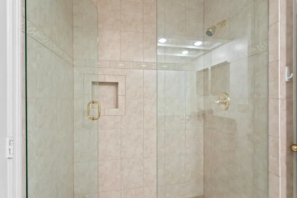 13548 Lake Magdalene Drive Tampa FL 33613