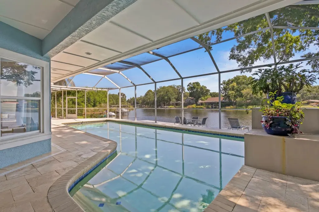 13548 Lake Magdalene Drive Tampa FL 33613
