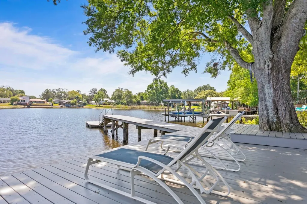 13548 Lake Magdalene Drive Tampa FL 33613