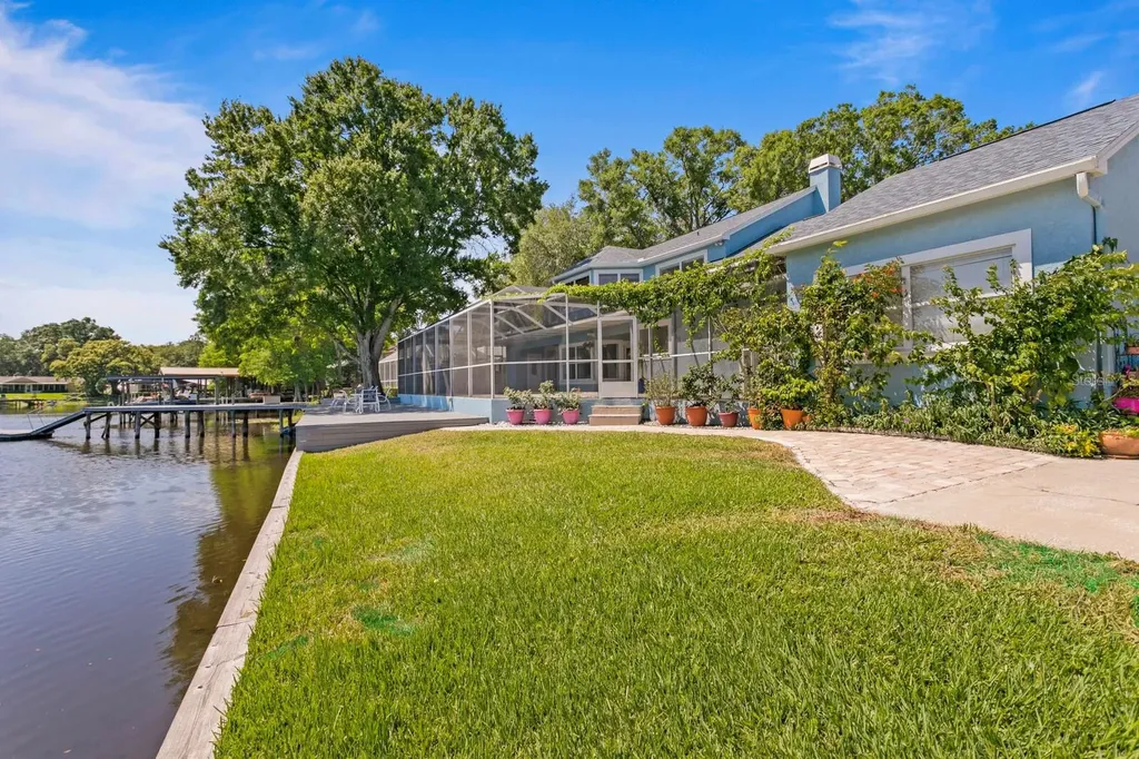 13548 Lake Magdalene Drive Tampa FL 33613