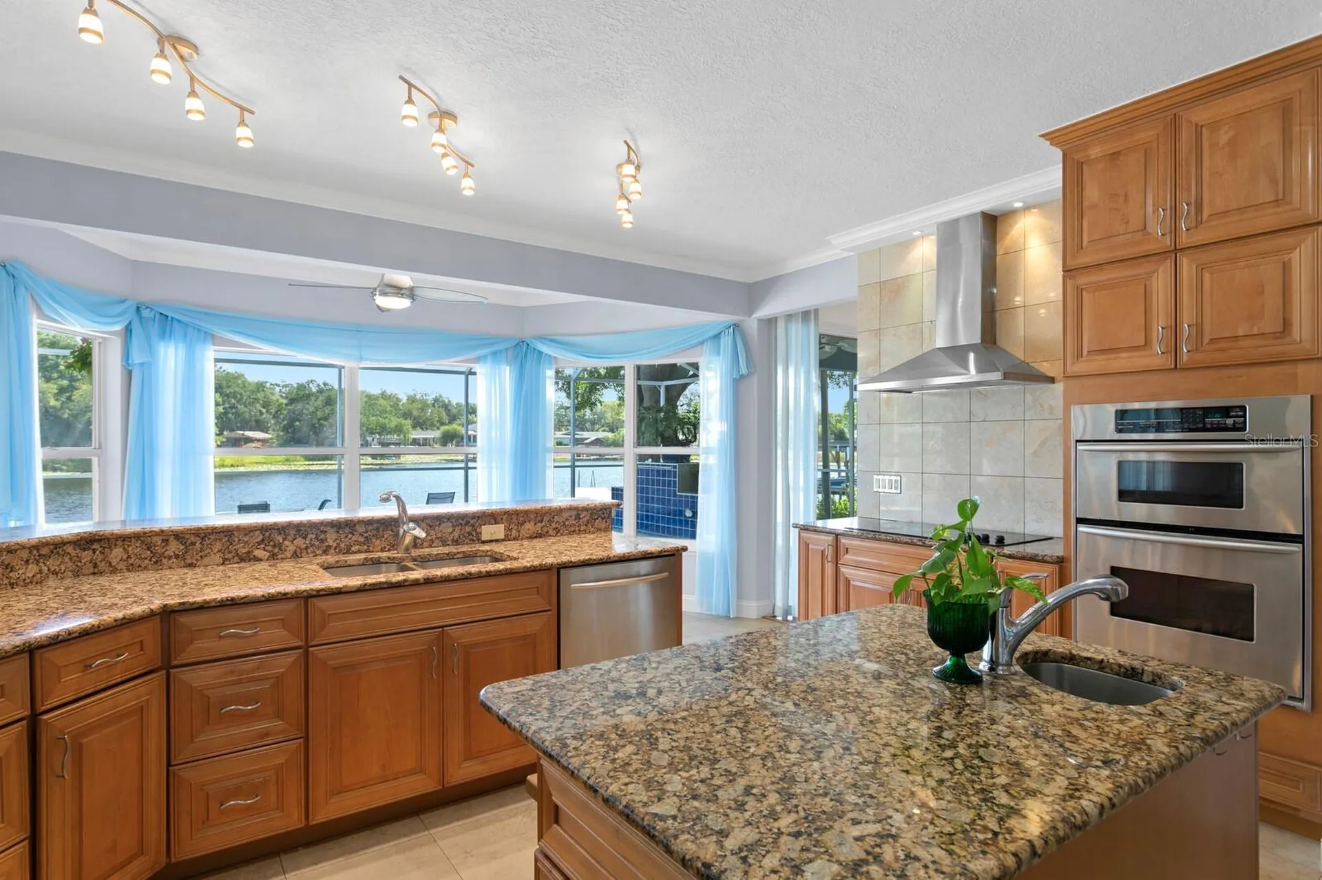 13548 Lake Magdalene Drive Tampa FL 33613