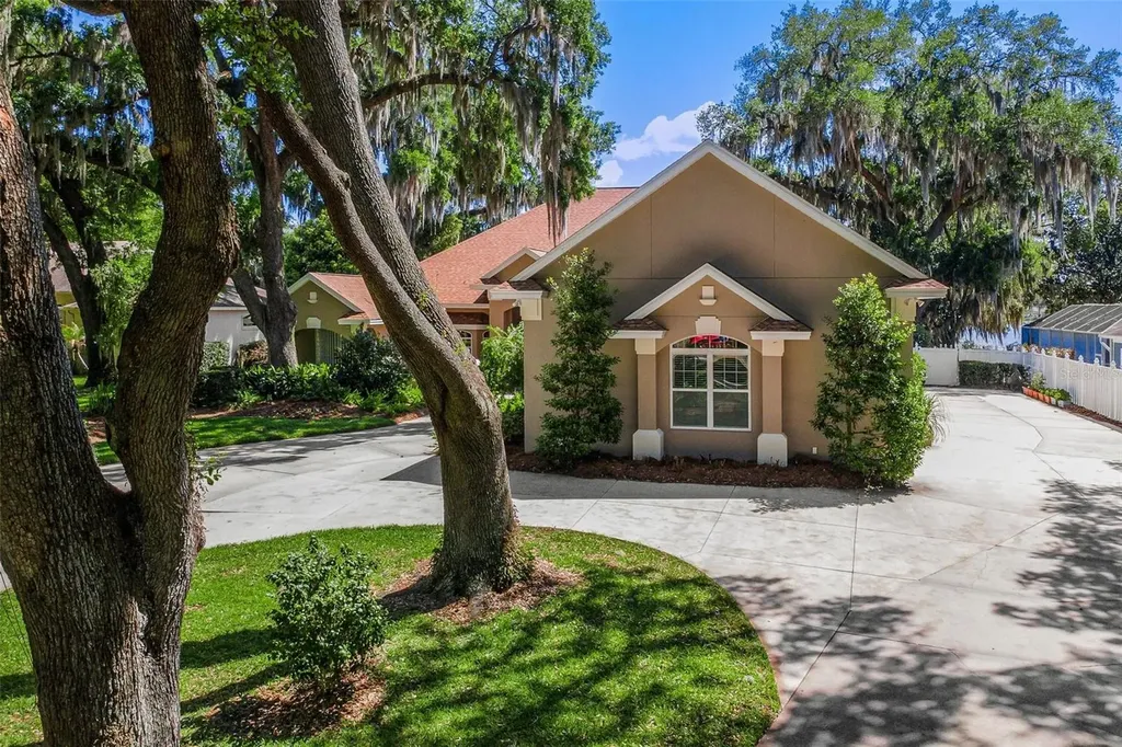 926 Hawk Landing Fruitland Park FL 34731