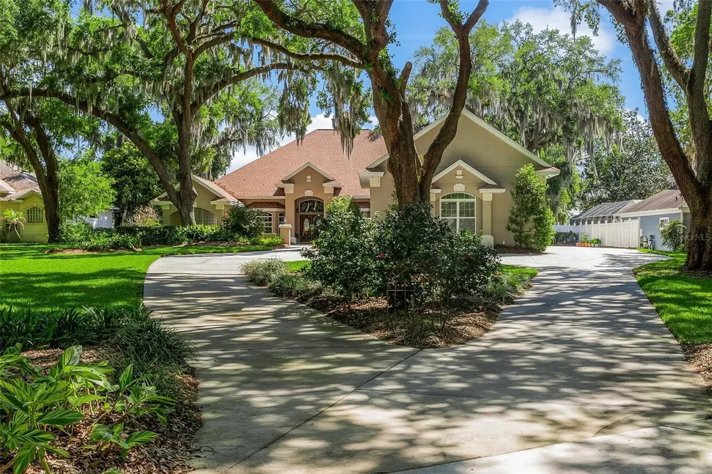 926 Hawk Landing Fruitland Park FL 34731