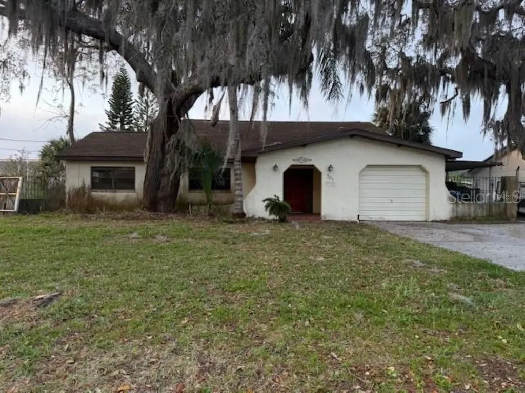 701 Madison Street Tavares FL 32778