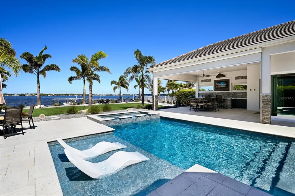 664 Regatta Way Bradenton FL 34208