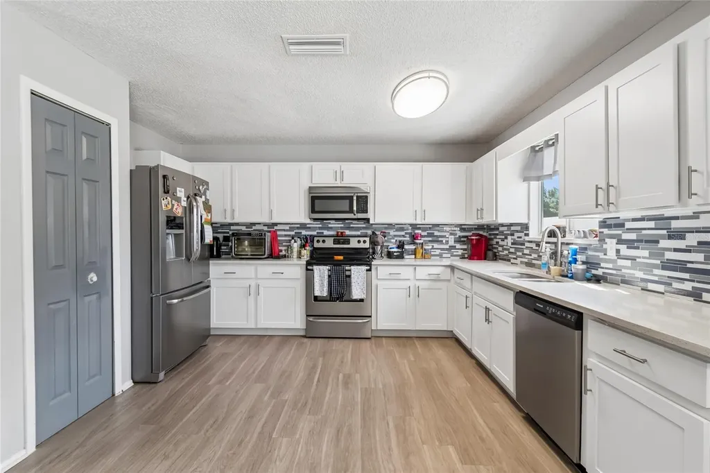 7123 Silvermill Drive Tampa FL 33635
