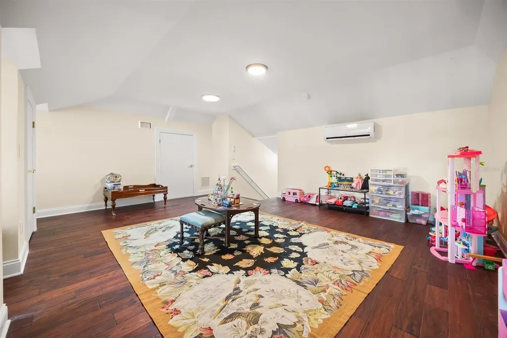 1760 Via Venetia Winter Park FL 32789