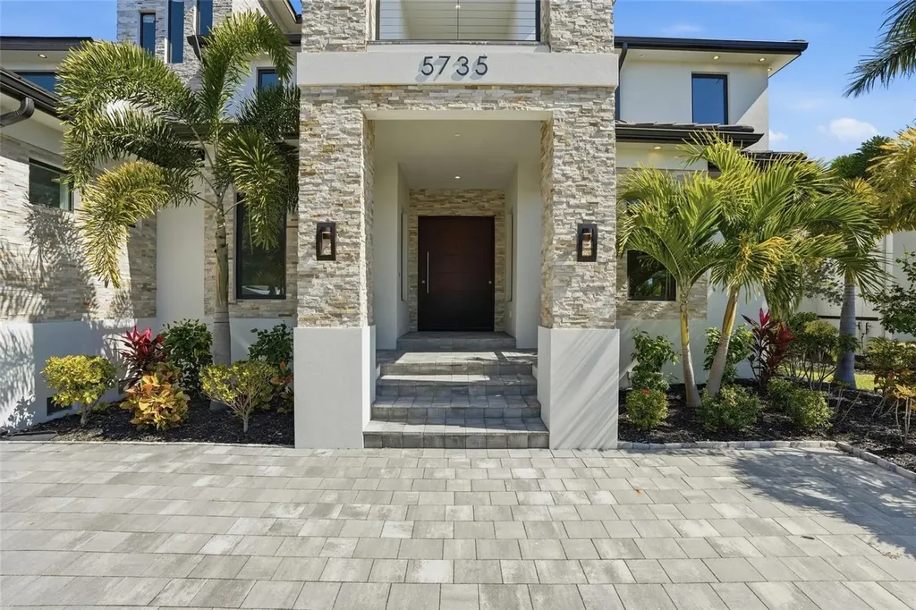 5735 Riverside Drive Cape Coral FL 33904