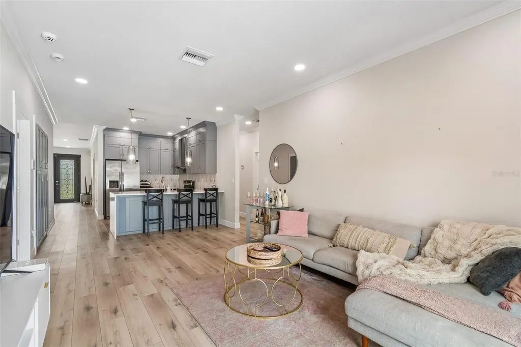 1901 W Cluster Avenue Tampa FL 33604