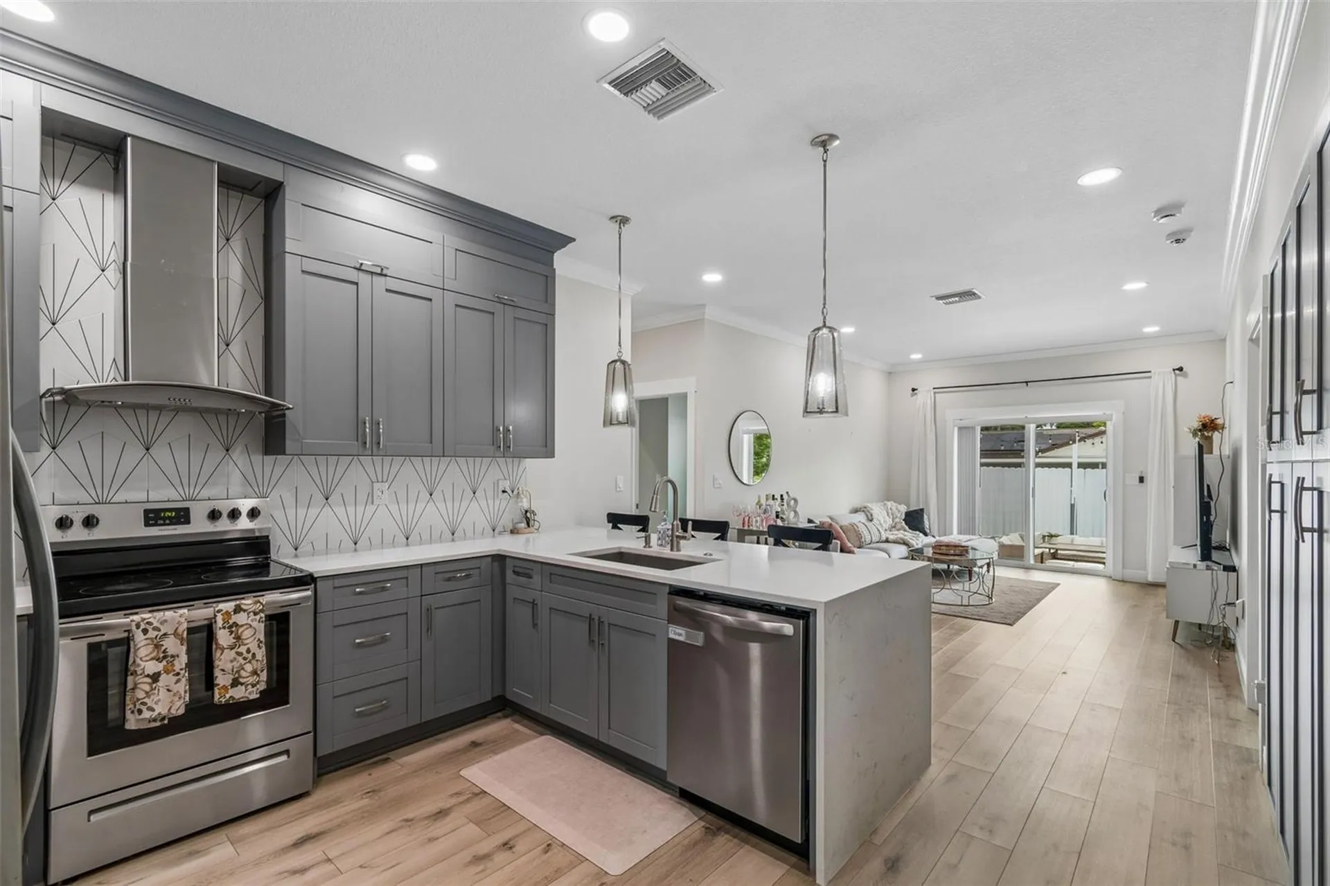 1901 W Cluster Avenue Tampa FL 33604