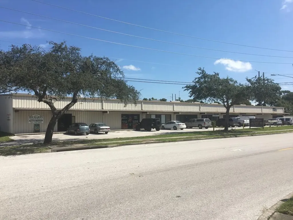705 E Live Oak Street Tarpon Springs FL 34689