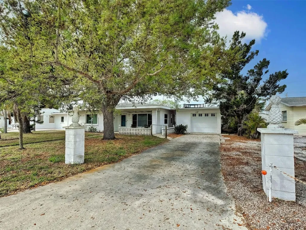 25 Hillcrest Drive Englewood FL 34223