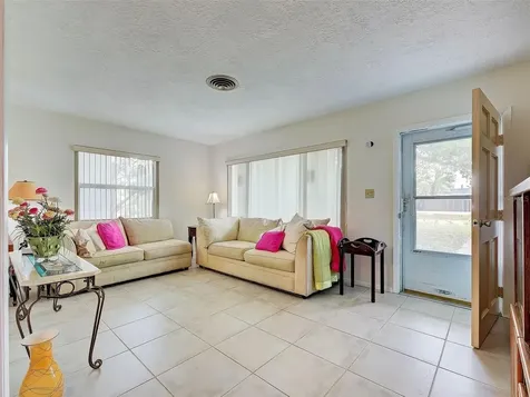 25 Hillcrest Drive Englewood FL 34223