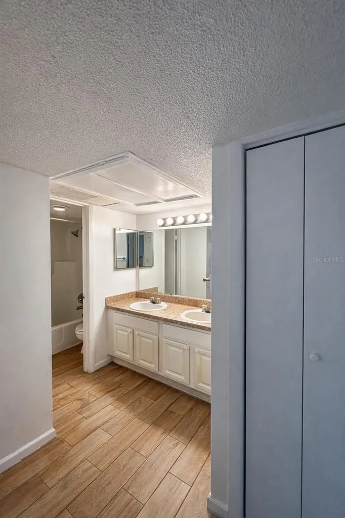 2505 N Alafaya Trail Orlando FL 32826