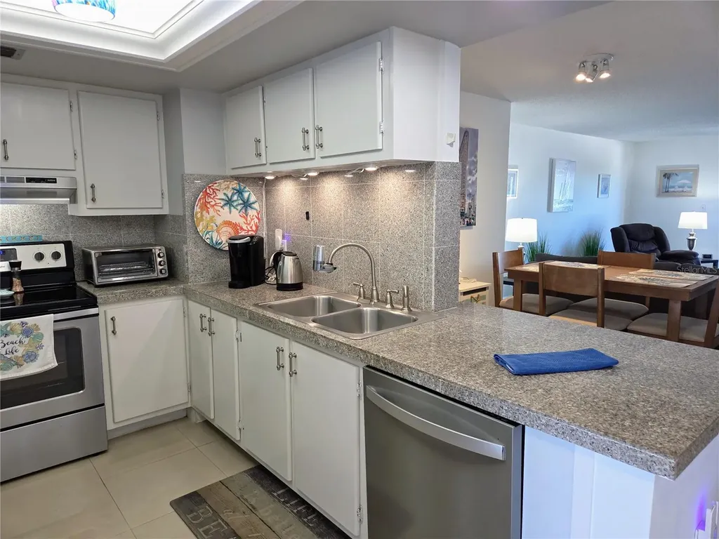 285 107th Avenue Treasure Island FL 33706