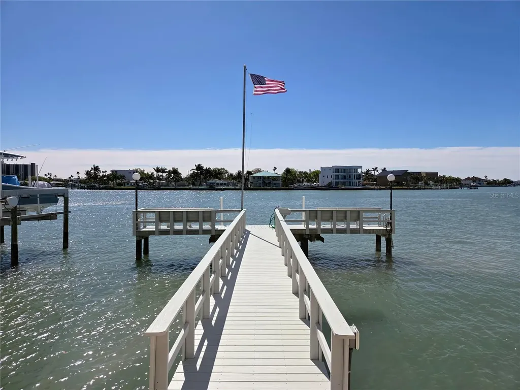 285 107th Avenue Treasure Island FL 33706