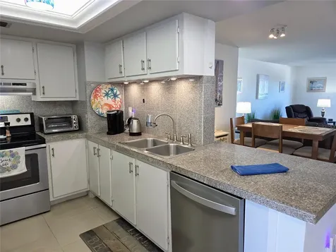 285 107th Avenue Treasure Island FL 33706