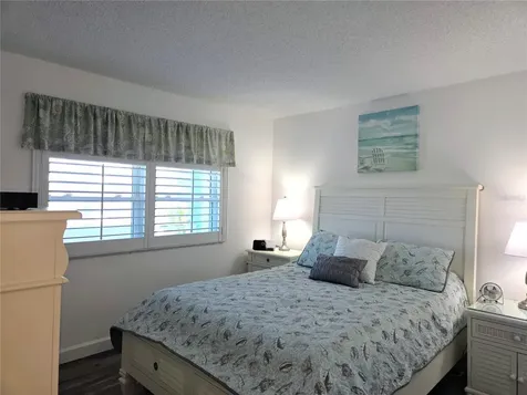 285 107th Avenue Treasure Island FL 33706