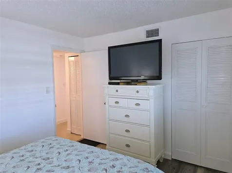 285 107th Avenue Treasure Island FL 33706