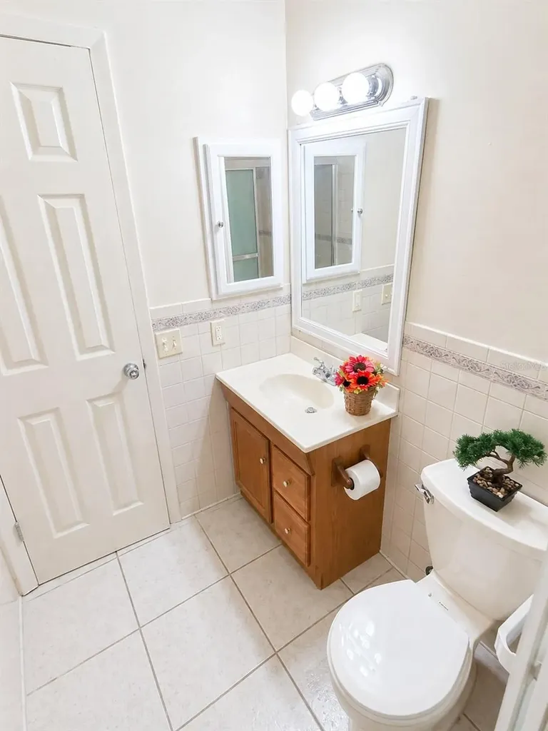 1044 82nd Terrace N St Petersburg FL 33702