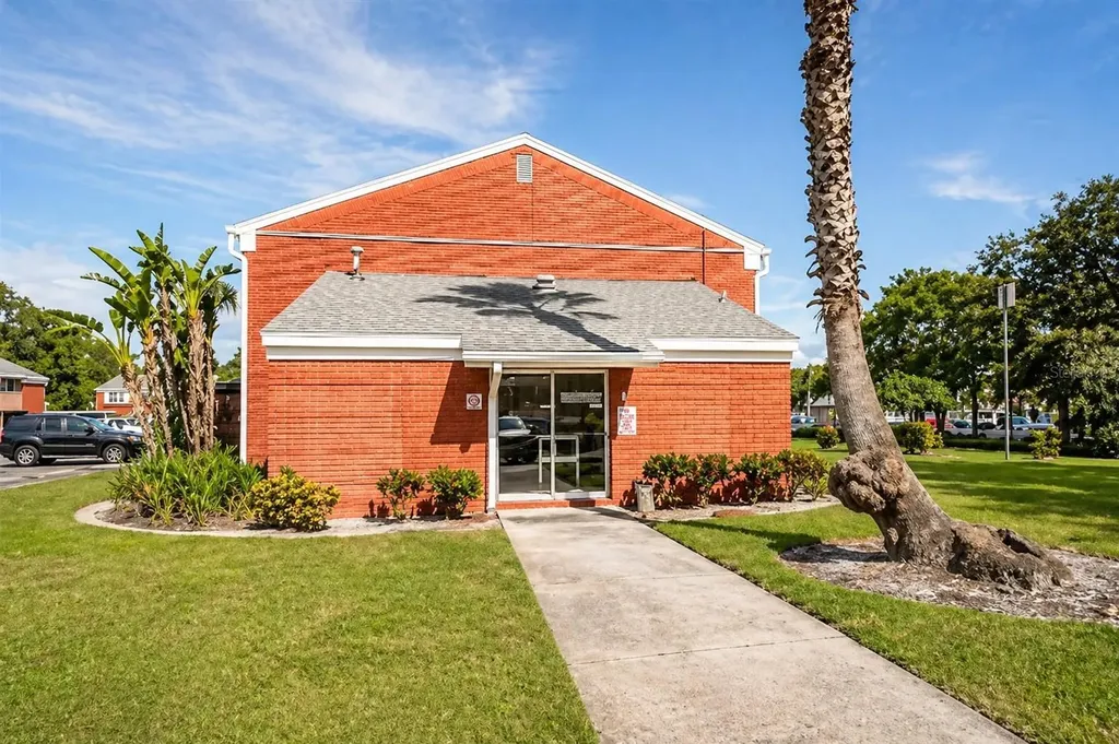 1044 82nd Terrace N St Petersburg FL 33702
