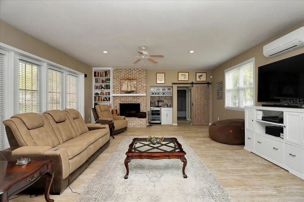 405 Lakeshore Drive Leesburg FL 34748