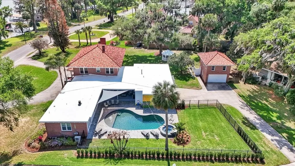 405 Lakeshore Drive Leesburg FL 34748